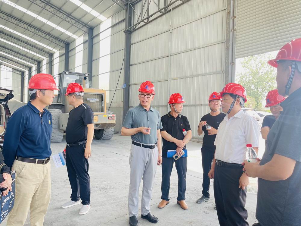 信陽市公路事業(yè)發(fā)展中心、信陽市公路局、107國道建設工程指揮部、中國中冶信陽項目部等單位蒞臨河南永和建設集團檢查指導工作