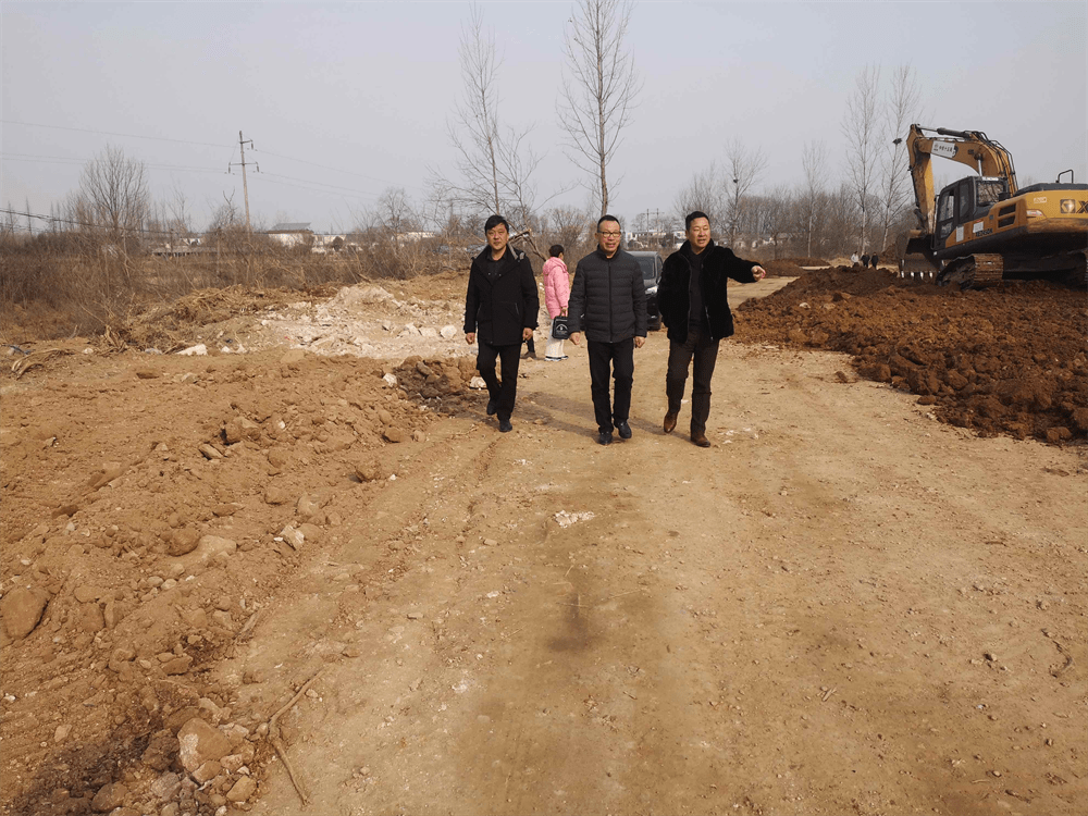 集團(tuán)公司董事長(zhǎng)孔德穩(wěn)檢查指導(dǎo)工程施工和分支機(jī)構(gòu)工作情況