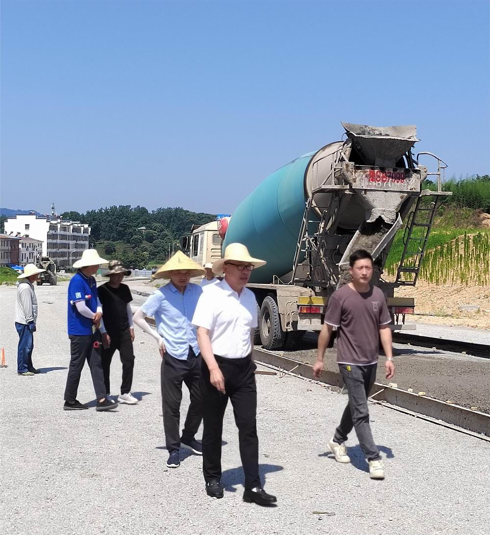 高溫下的堅守 ——河南永和建設集團董事長孔德穩(wěn)蒞臨項目施工現(xiàn)場考察指導工作