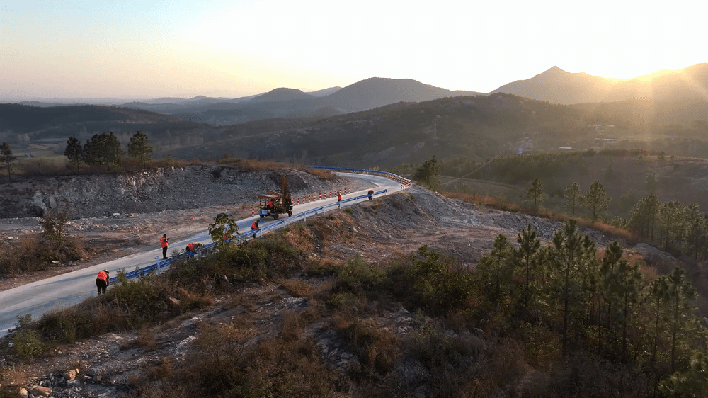 公路更安全、道路更暢安 ——振和交安農(nóng)村公路安防工程施工